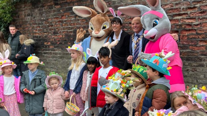 Pictured Knutsford Mayor Cllr Bryan Hartley and Julia Chard from Knutsford Olde Sweet Shoppe with children who took part in the Easter Bonnet Competition.