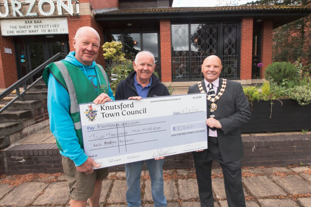 Cllr Hartley with volunteers from Knutsford in Bloom