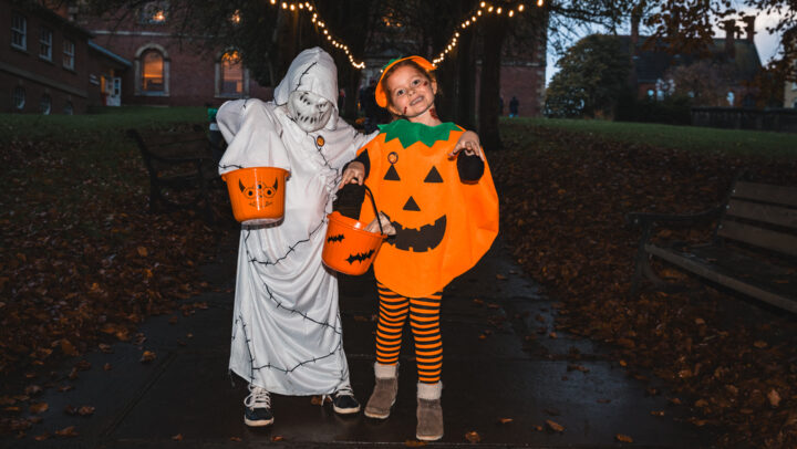 Two people dressed up in Halloween costumes