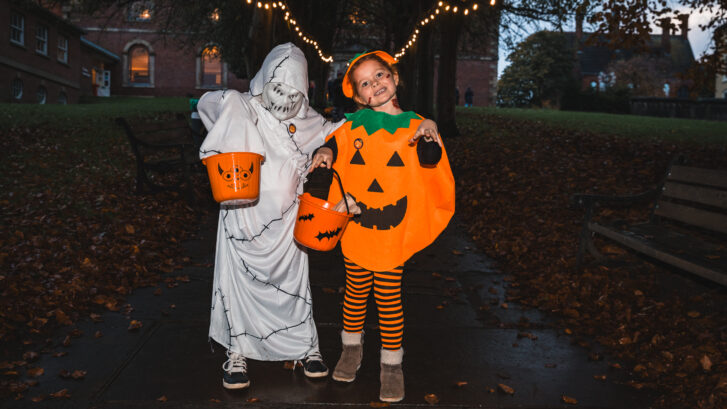 Two people dressed up in Halloween costumes
